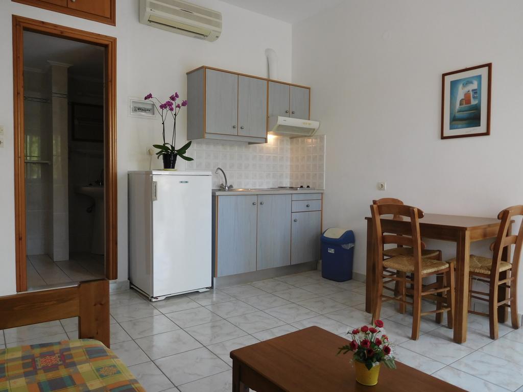 Anthea Apartments Палеохора Экстерьер фото